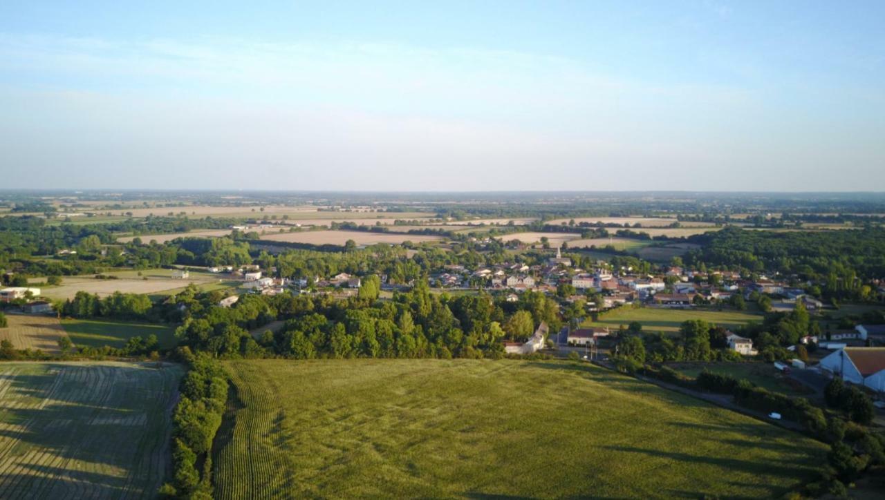 Camping Bois De St Hilaire Chalandray Exterior photo